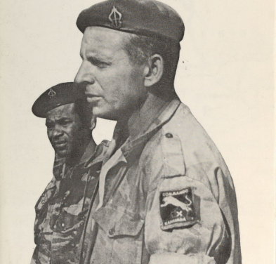 Jean Schramme, mercenaire belge, et un de ses officiers mercenaires, juste après que Bukavu soit tombée entre leurs mains.